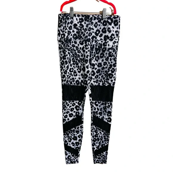 Nwt Recovery Wear Boutique snow leopard Leggings - Picture 5 of 6